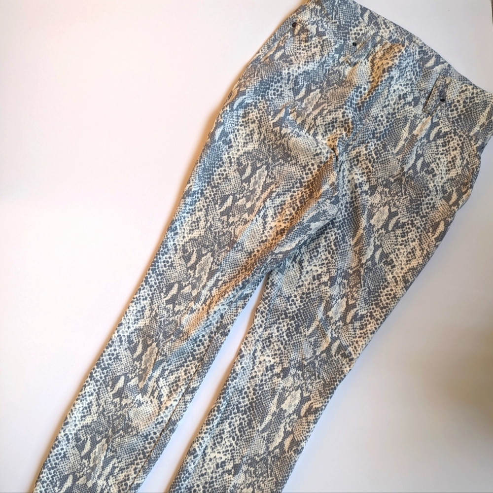 Time & Tru Skinny Pull on Python Pattern Jeans